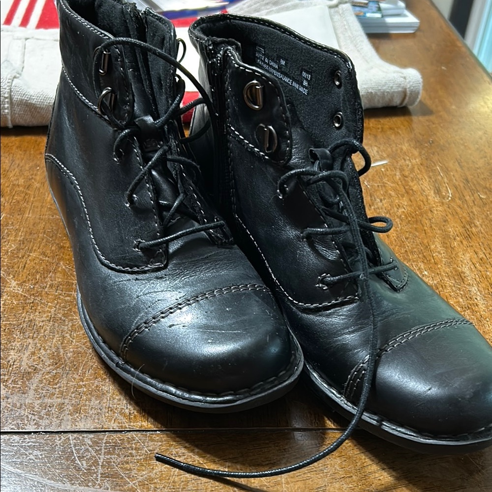 Black Women's Lace-Up Boots